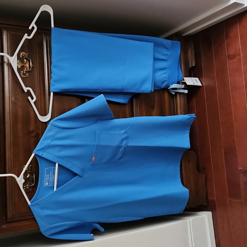 FIGS NEW Capri Blue Catarina top Livingston pant Scrub Set, Size S